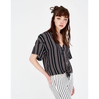 Striped shirt with knot